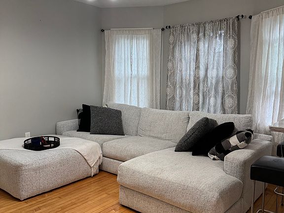 2nd image of 332 Narragansett St Floor 2