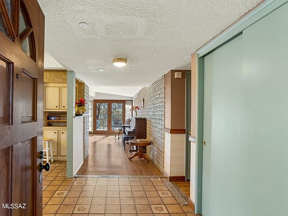 3rd image of 1555 W Calle Tiburon
