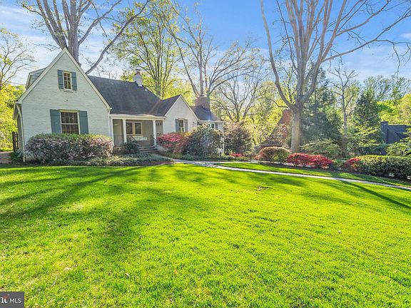 2nd image of 2830 N Beechwood Cir