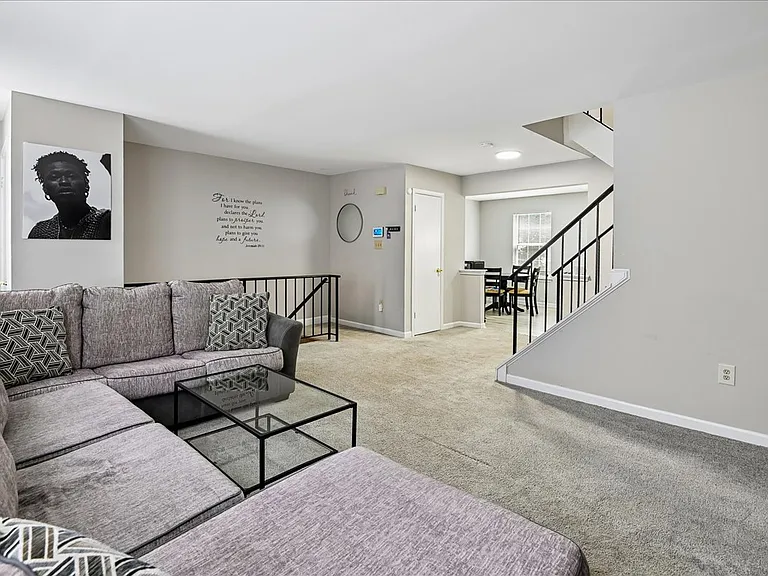 530 Mount Lubentia Ct E — Photo 3