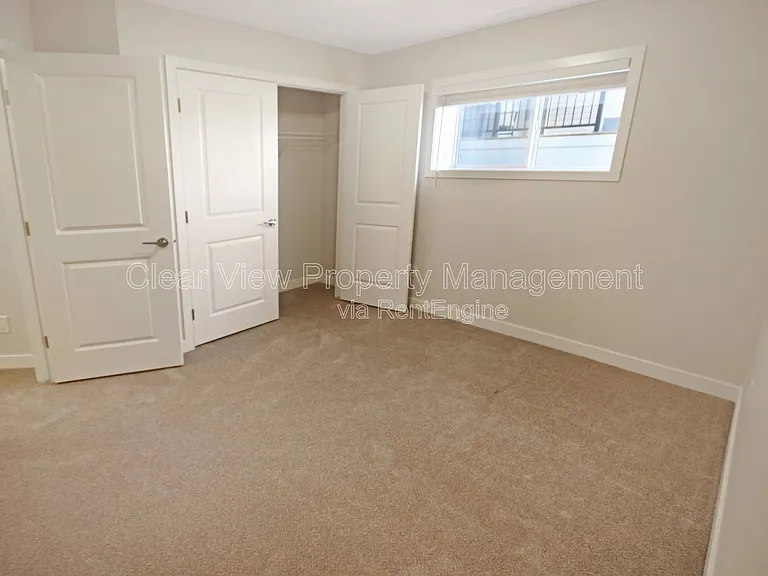 338 Skeena Cres W #LOWER LEVEL — Photo 4