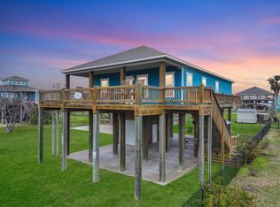 866 Wommack Dr, Crystal Beach, TX 77650