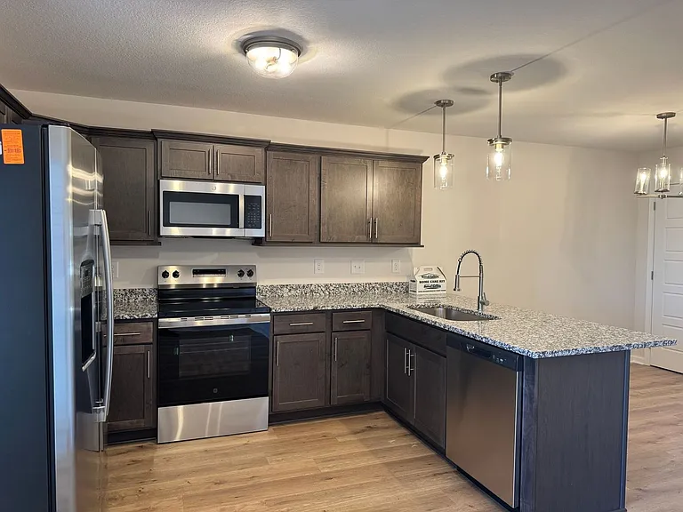 130 Quarry Point Dr — Photo 7