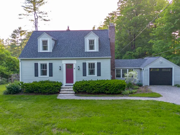 8 Lukeman Ln, Stockbridge, MA 01262