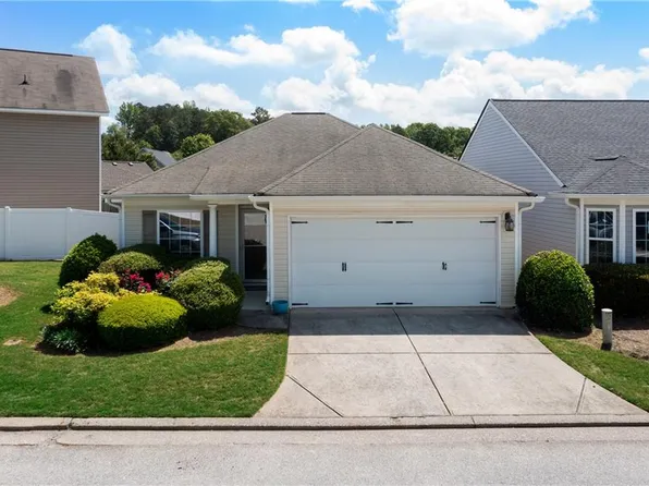 556 Hill Crest Cir, Hiram, GA 30141