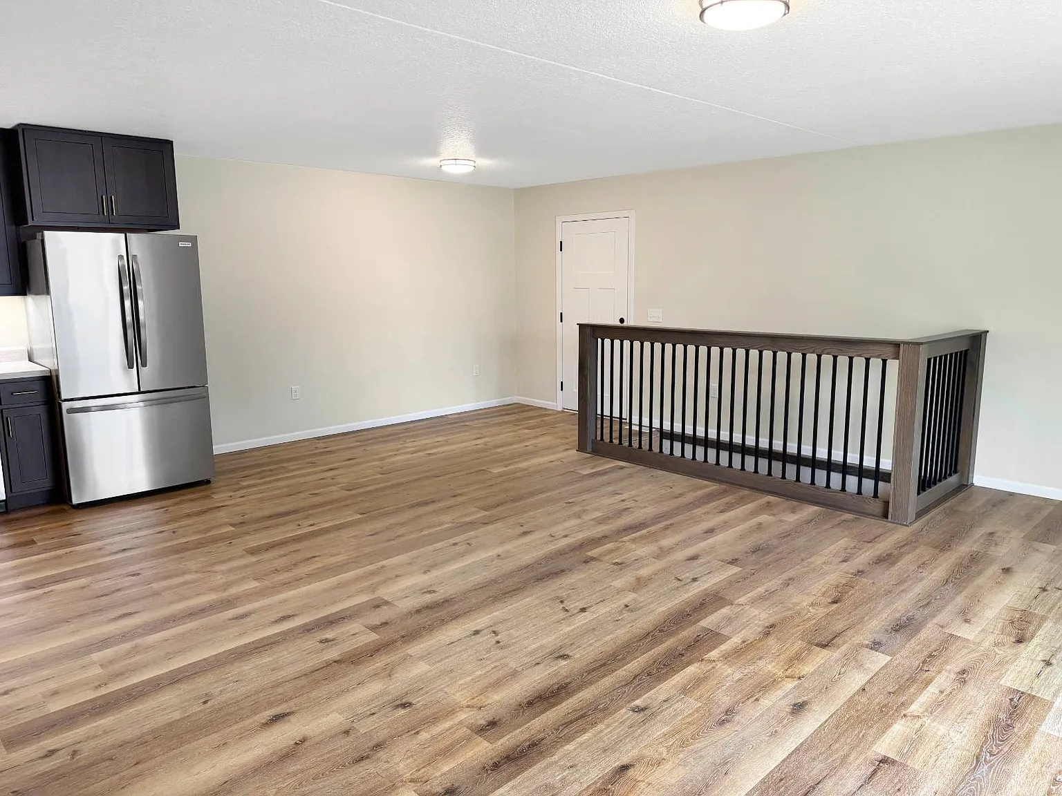 2 bed, 2.0 bath, 2400 sqft, $1,800 — Photo 4