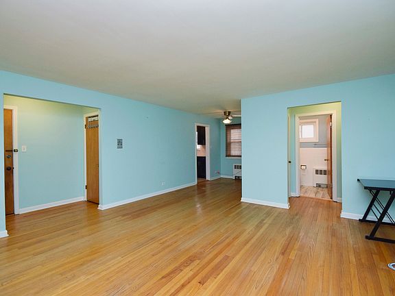 3rd image of 6817 N Northwest Hwy #2