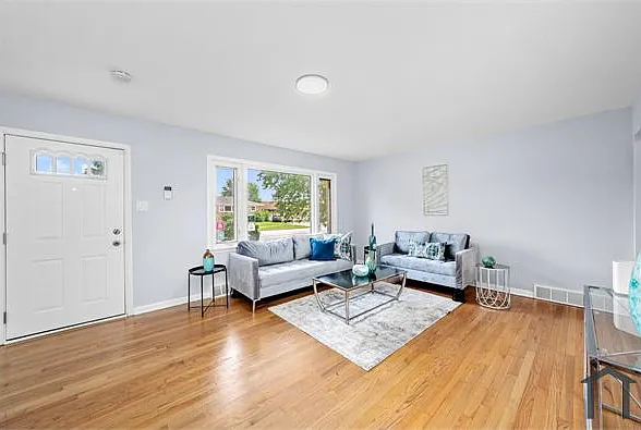 760 Sibley Blvd — Photo 5