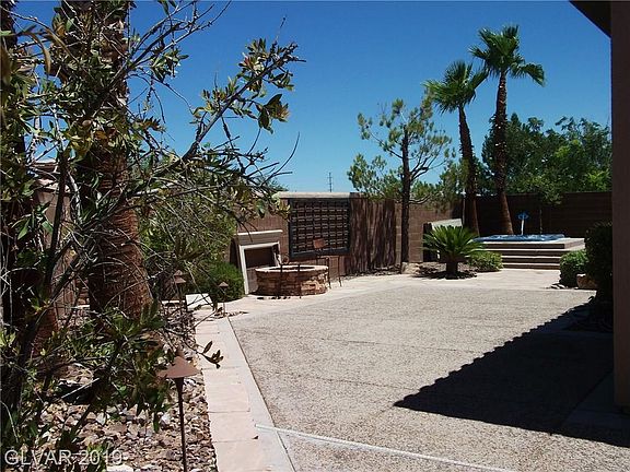 3rd image of 832 Viscanio Pl