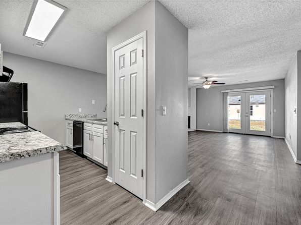 fayetteville-arkansas-448578802 picture