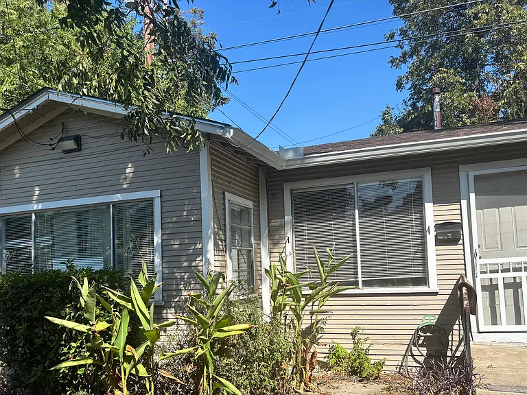 1215 W Russell Pl #REAR COTTAGE — Photo 4