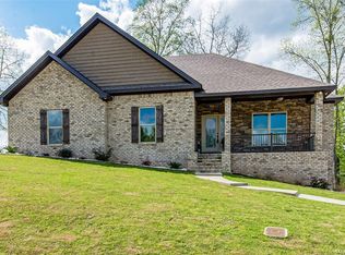 381 Sunnybrook Dr, Deatsville, AL 36022