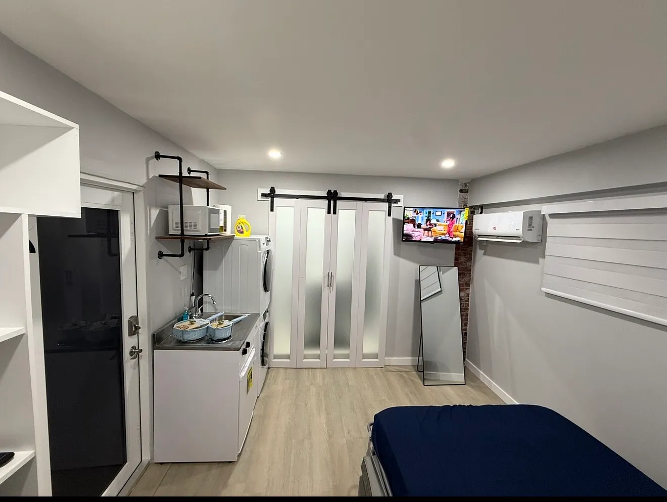 Studio, 700 sqft, $1,500 — Photo 3