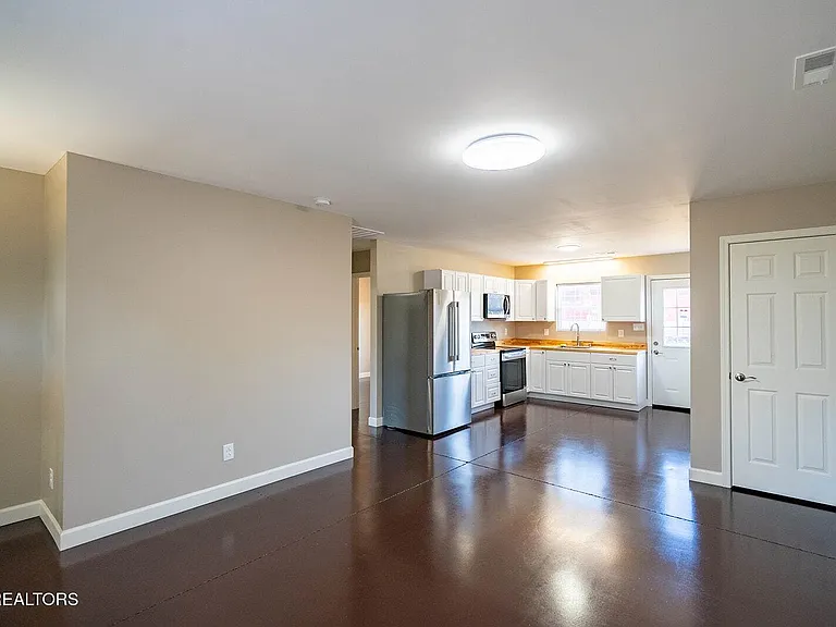 106 E Maire Ave — Photo 6