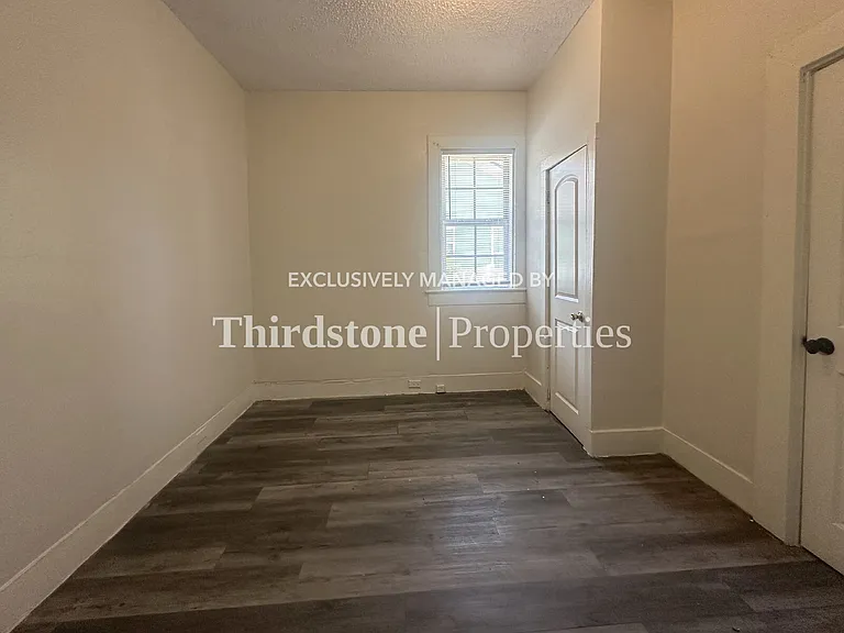 2125 Lambert St — Photo 14