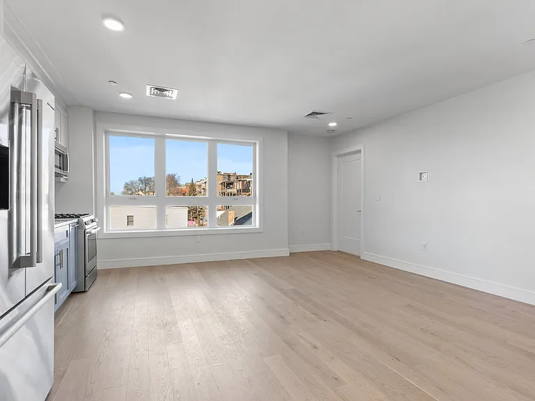 301 Border St #401 — Photo 4