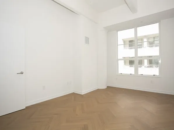 184 Kent Avenue image 1 of 15