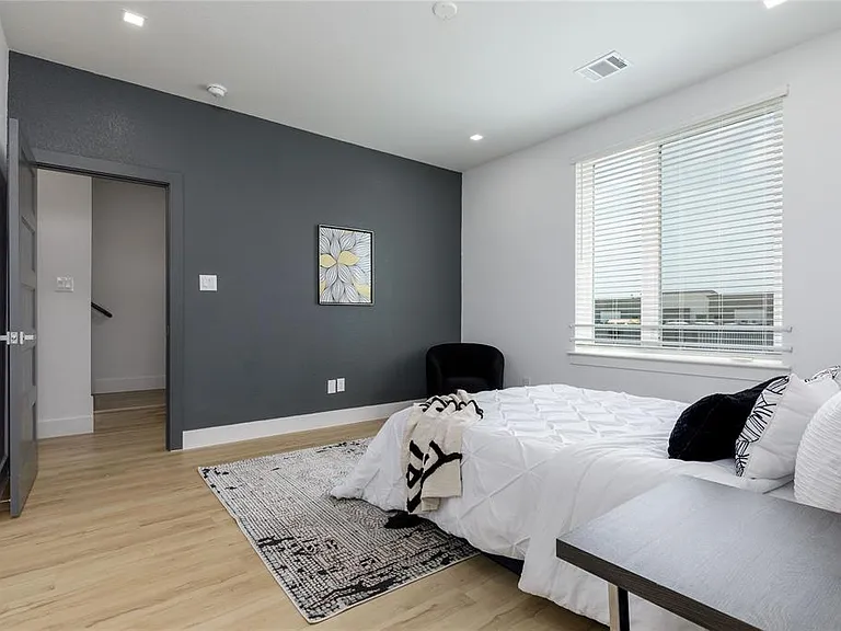 2801 Weisenberger St #101 — Photo 11