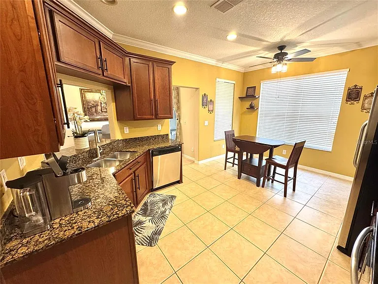 1483 Hillview Ln — Photo 9