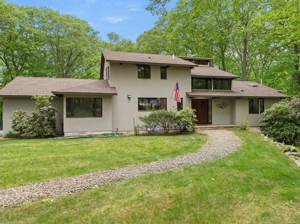 100 Wildwood Rd, Andover, MA 01810