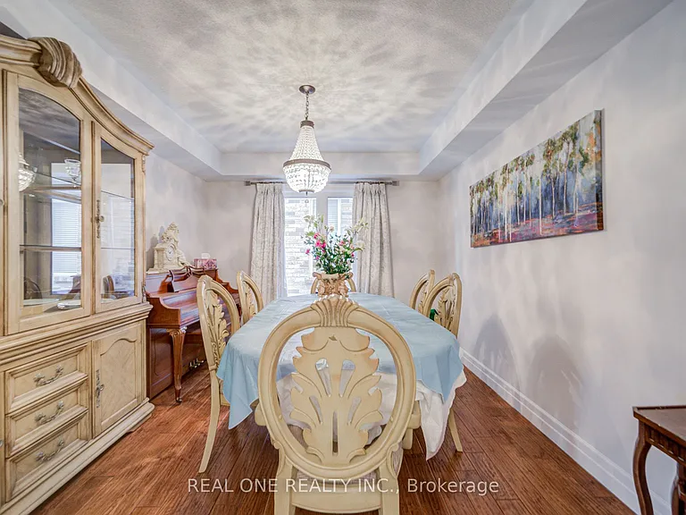 27 Cranston St #UPPER — Photo 5