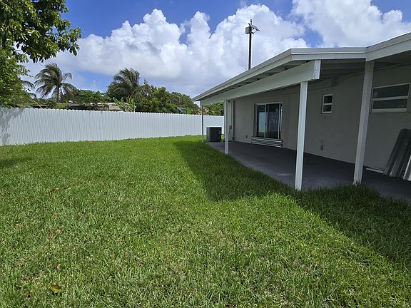 3rd image of 591 Seagrape Road