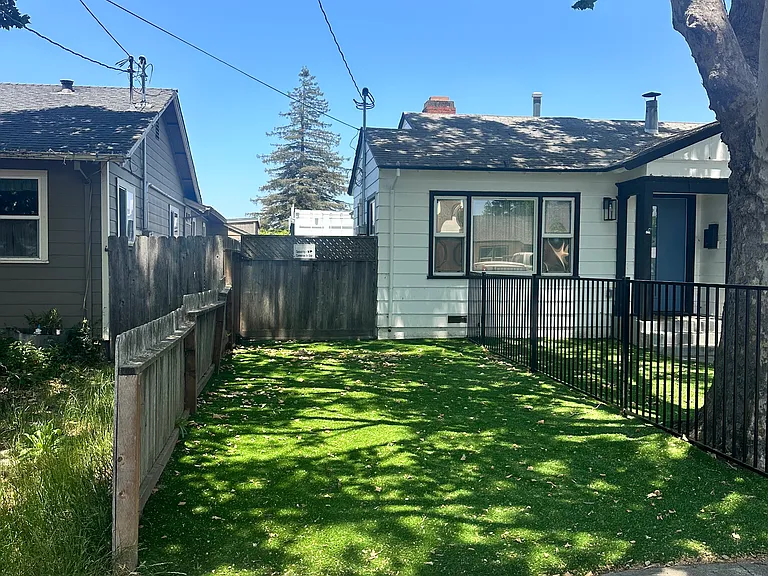 553 Flower Ave #B — Photo 15