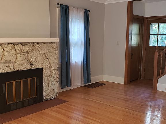 3rd image of 914 N Chicago Ave