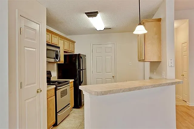 3 bed, 2.0 bath, 1301 sqft, $1,650 — Photo 4