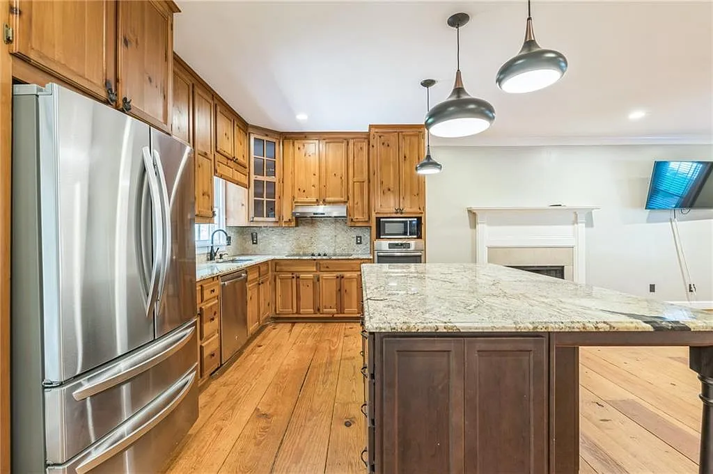 5 bed, 4.0 bath, 3008 sqft, $4,540 — Photo 2