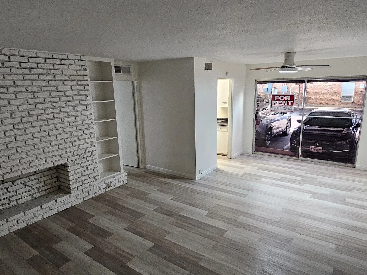 2121 Fountain View Dr E — Photo 1