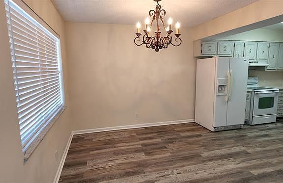 4th image of 3111 Gardens East Dr APT 31