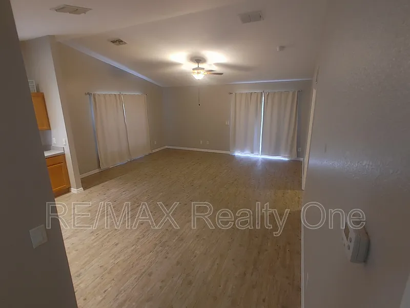 2 bed, 2.0 bath, 1100 sqft, $1,550 — Photo 2