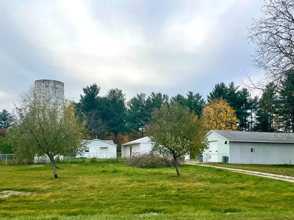 8043 Lewis Rd, Mount Morris, MI 48458