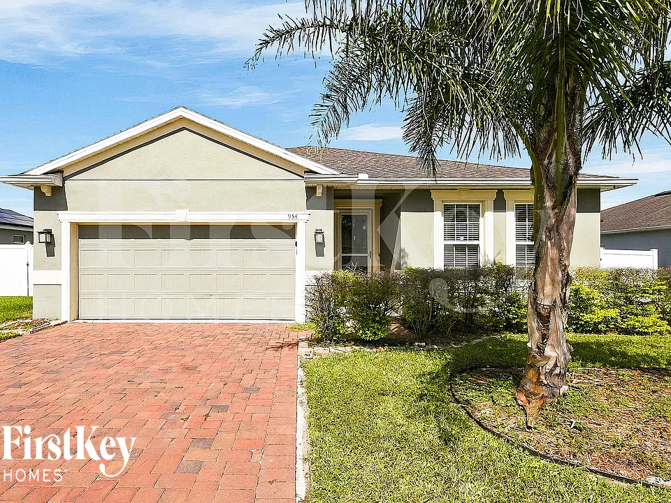 954 Glazebrook Loop