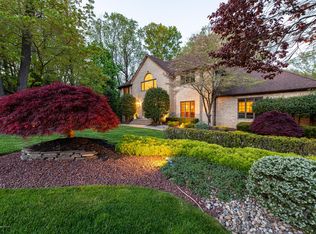 4 Muncee Ct, Holmdel, NJ 07733