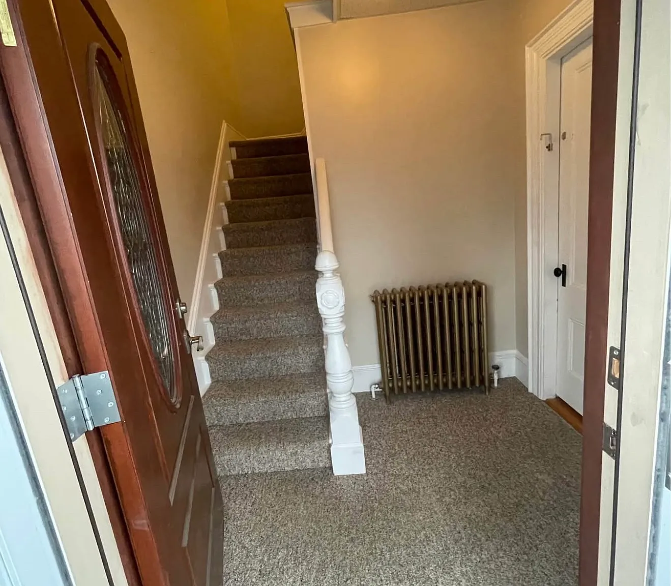 3 bed, 1300 sqft, $1,900 — Photo 1