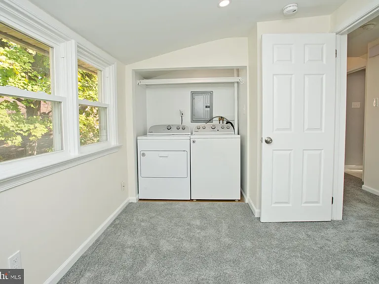 2530 2nd Floor Chestnut Ave — Photo 7