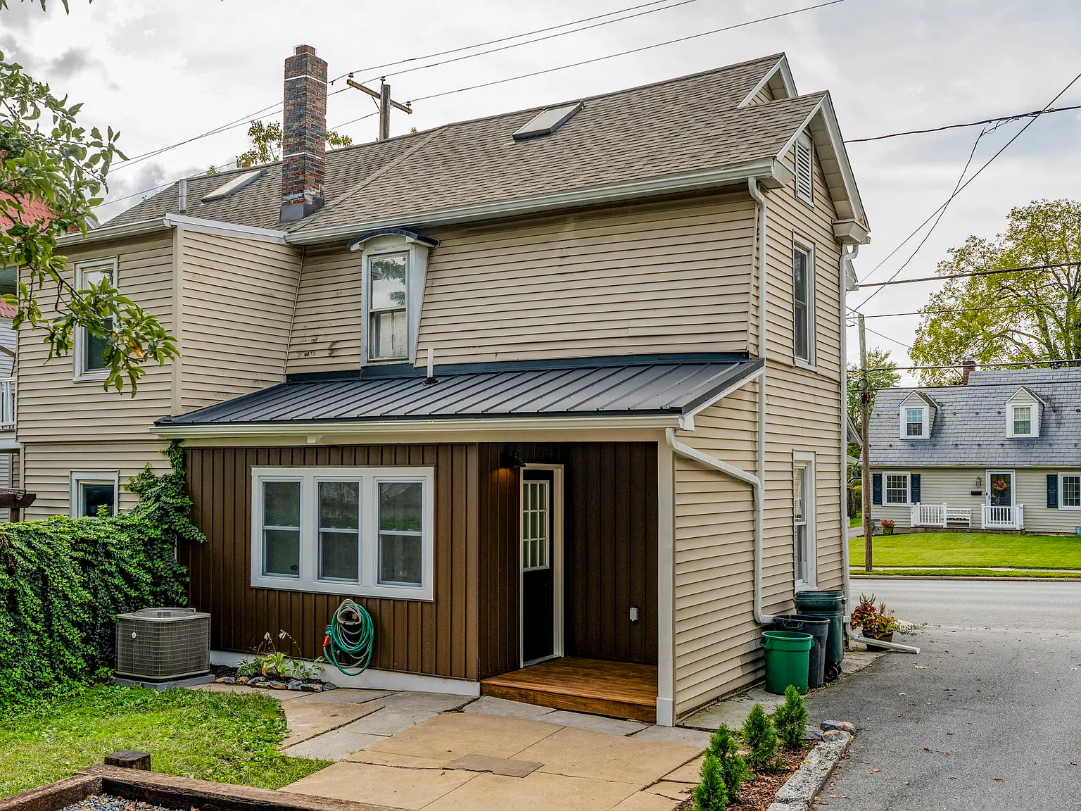 3 bed, 1.5 bath, 1200 sqft, $2,250 — Photo 4