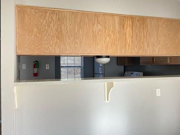 3rd image of 1405 Summit St #1
