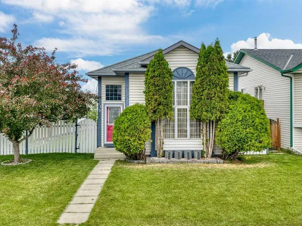 119 S Applemont Close SE, Calgary, AB T2A 7S3