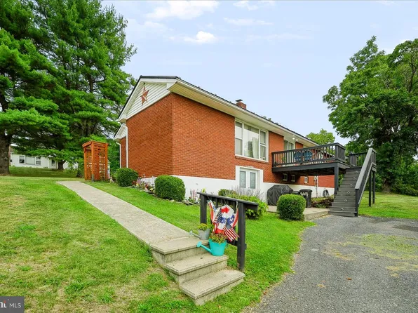 807 N Pine St, Burnham, PA 17009