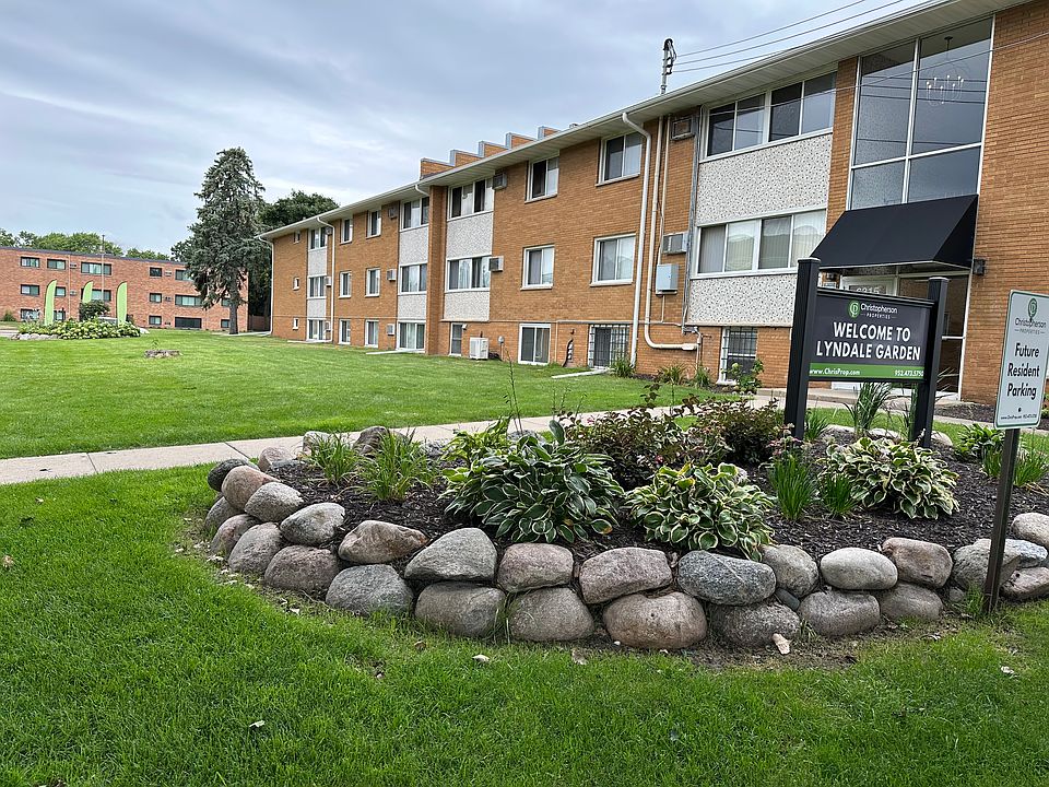 Building exterior sign