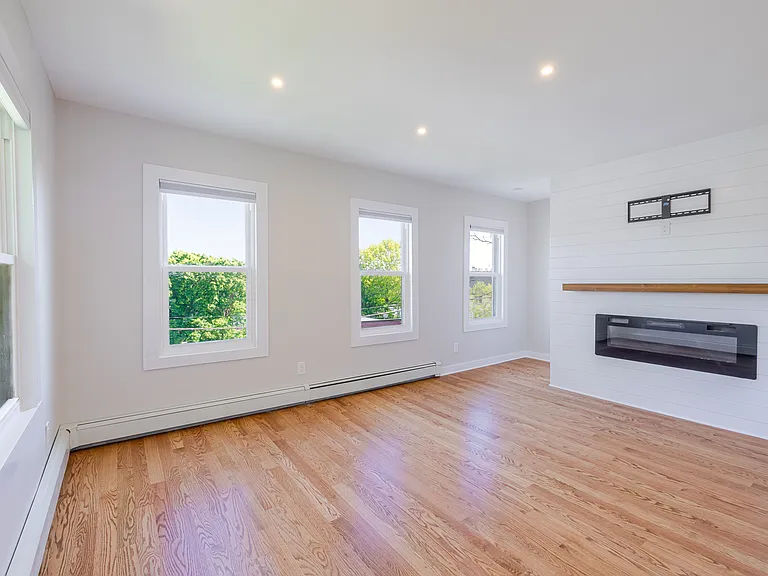 301 Bruce Park Ave — Photo 7