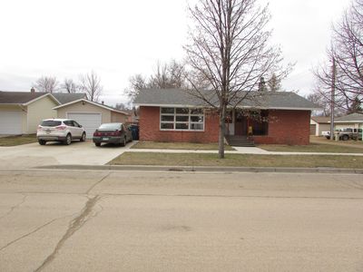 110 5th Ave SW, Watertown, SD, 57201