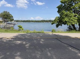 7334 N Tichigan Rd, Waterford, WI 53185