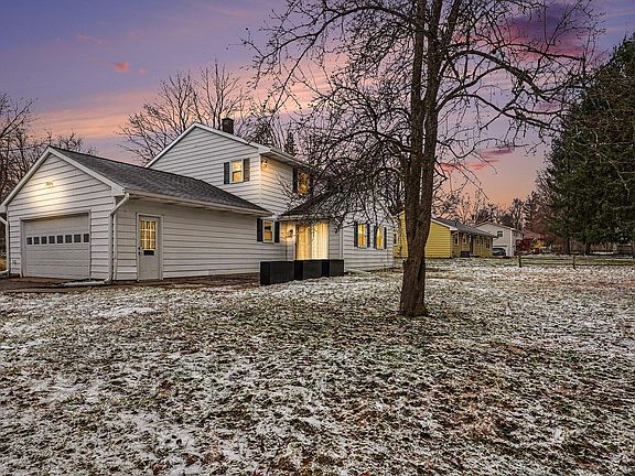 2nd image of 5632 Castleton Ln