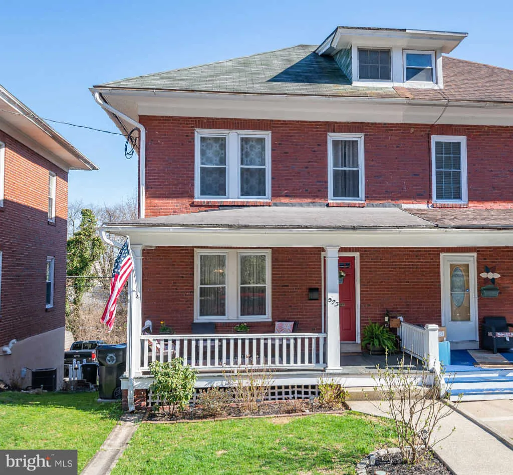 573 Marshall Ave photo 1
