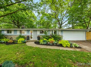 951 Kendalwood St NE, Grand Rapids, MI 49505