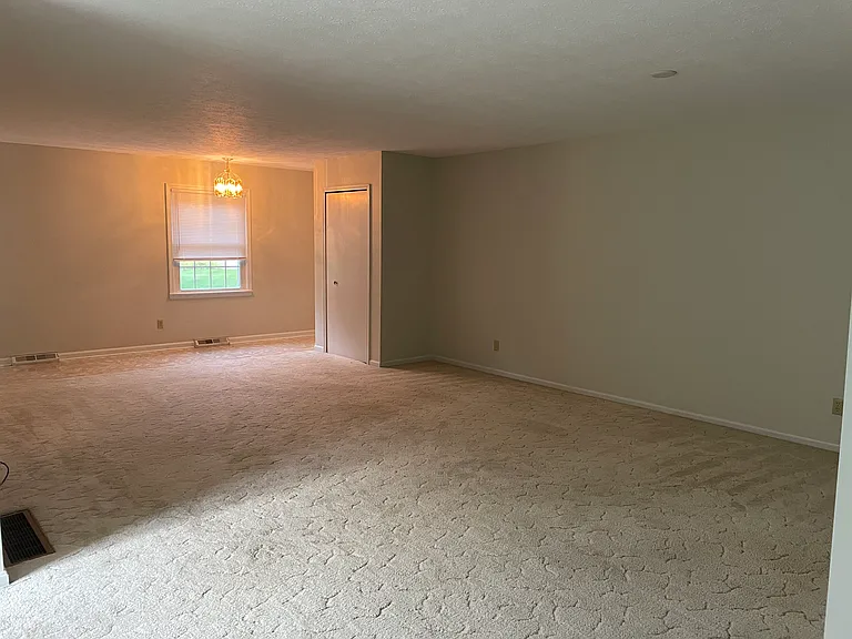 245 Greenview Dr — Photo 6